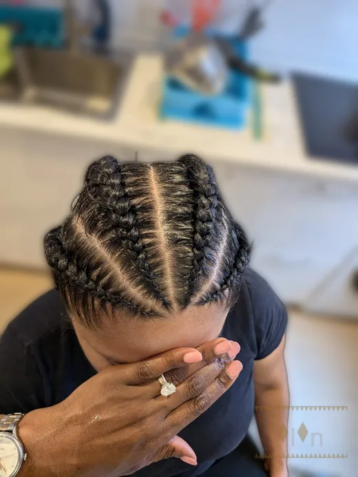 Boxer braids 4 trenzas africanas gruesas vista posterior completa, servicio a domicilio en Bilbao por Olon Trenzas