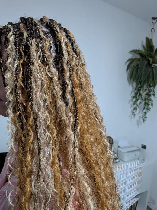Detalle de acabado para Boho Braids — Servicio a domicilio Olon