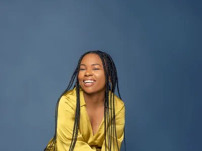 Mujer con trenzas africanas box braids en Bilbao