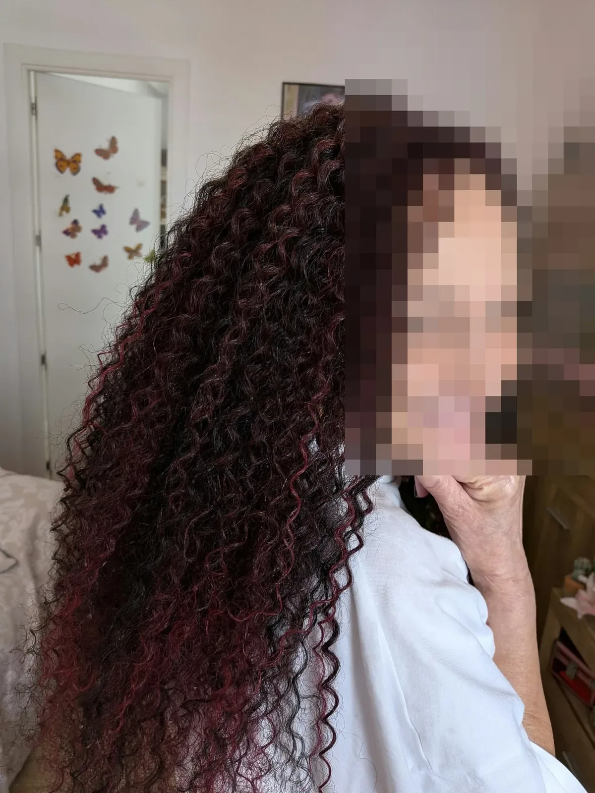 Trenzas crochet largas con volumen instaladas a domicilio en Bilbao